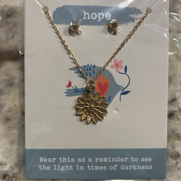 NWT - HOPE FLOWER NECKLACE EARRING SET - Picture 3 of 4